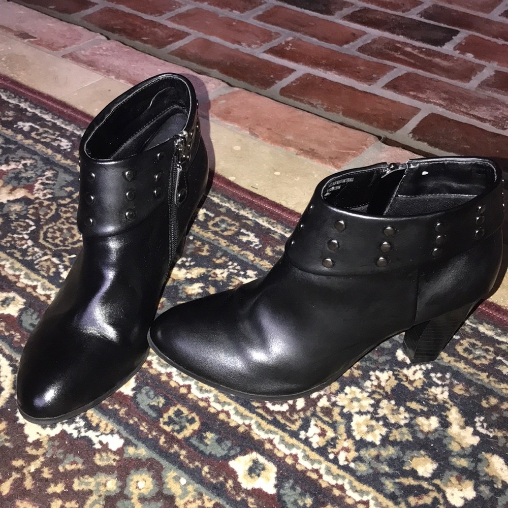 Naturalizer, black-studded Booties!